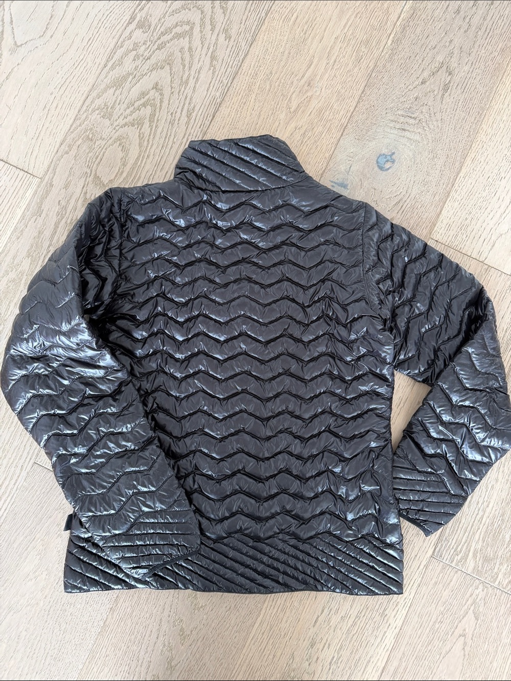 Patagonia Women's Black Quilted Shiny Jacket with Logo - Picture 3 of 3